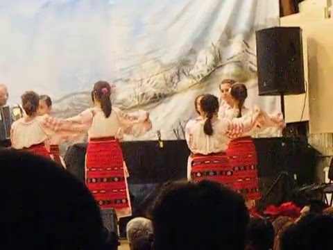 Ansamblul„ Prahova”, printre dansatorii mici, Ariana!