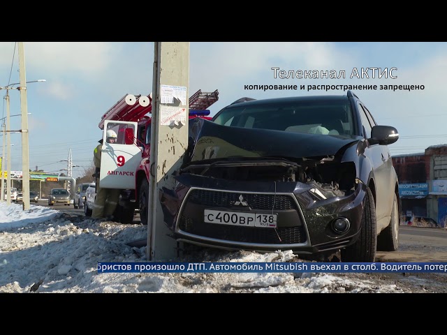 Автомобиль снёс столб