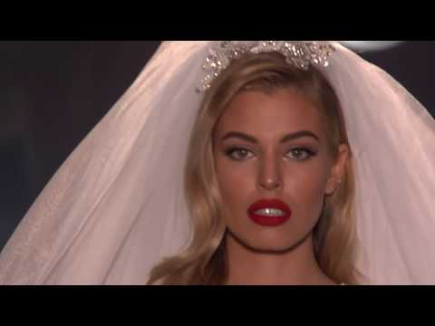 Ze Garcia desfila en 080 Barcelona con Dulceida, Laura Escanes, María Pombo y Jessica Goicoechea