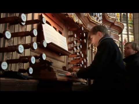 J.S.Bach - Praeludium in c | Sebastian Heindl at the Trost organ in Altenburg | 2013 BBC Documentary