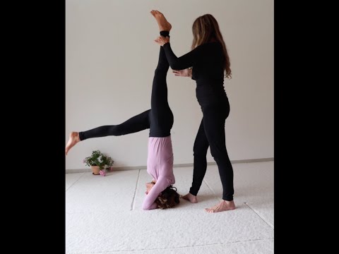 Die Kunst der Korrektur -  Yoga Arte - Der Kopfstand