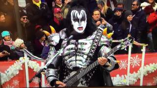 Kiss at the 2014 Macy's Thanksgiving Day Parade!