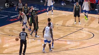 [情報] JJ Redick傳球給裁判被驅逐出場