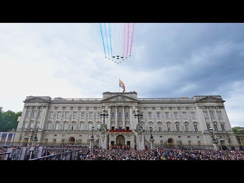 Sehen: Britische Royals feiern 80. Jahrestag des VE-Tages mit der Menge