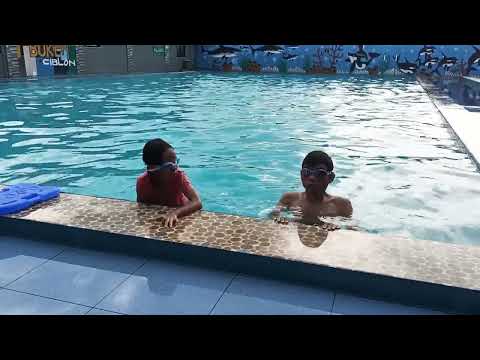 hasya adu tahan nafas di dalam air bareng papah