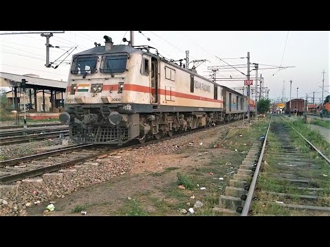 (12715) Sachkhand Express (Hazur Sahib Nanded - Amritsar) With (GZB) WAP7 Locomotive.! Video