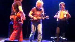 &quot;Money Made You Mean&quot; jam session in London (Indigo Girls)