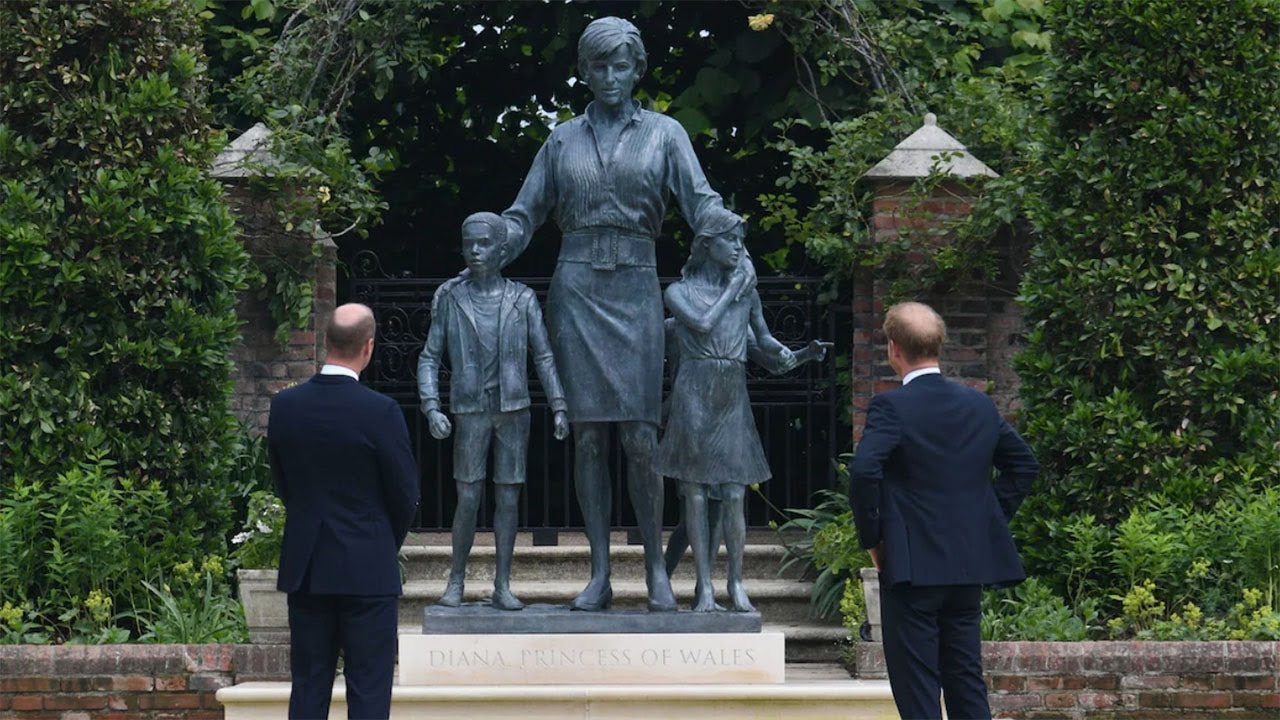 Princess Diana statue unveiled at Kensington Palace by Princes William