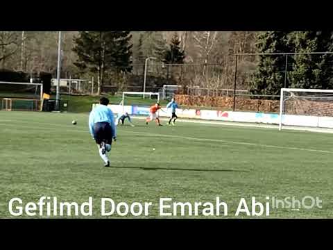 VOETBAL WEDSTRIJD TUSSEN V.V.DIEREN4 GSV'63 EEN GOEDE BAL TEGENGEHOUDEN VAN DE VERDEDIGER ISKENDER