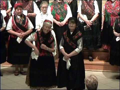 Mondschein Kórus Egyesület (Mondschein-Chor aus Szekszárd/Ungarn) - A népviseletük/ Die Volkstracht