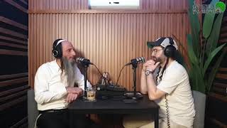 מדברים מרבי נחמן מברסלב   לקראת חנוכה   הדלקה בקצב הרב מאור קריו ושי גז (הרב מאור קריו) - התמונה מוצגת ישירות מתוך אתר האינטרנט יוטיוב. זכויות היוצרים בתמונה שייכות ליוצרה. קישור קרדיט למקור התוכן נמצא בתוך דף הסרטון