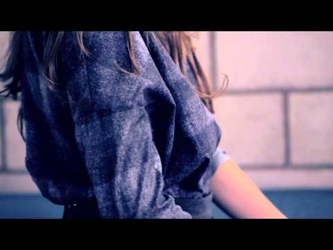 download lagu mp3 mp4 Sfera Clothes Spain, download lagu Sfera Clothes Spain gratis, unduh video klip Sfera Clothes Spain