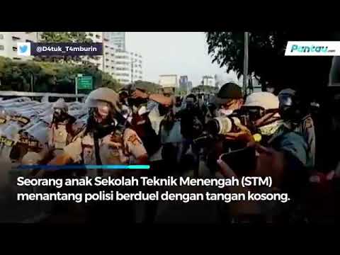 Viral anak SMK nantang duel dengan anggota polisi dengan tangan kosong