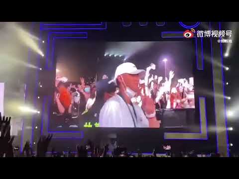 Huang Zi Tao watching his buddy rapper Ma Siwei's performance at RYE Music Festival