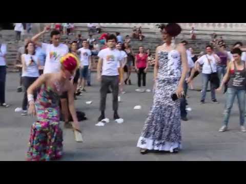 Flashmob apertura Perugia Pride Village 2014 Omphalos