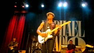 Raphael Saadiq Heart attack, concert in Haarlem 30-11-11.mp4