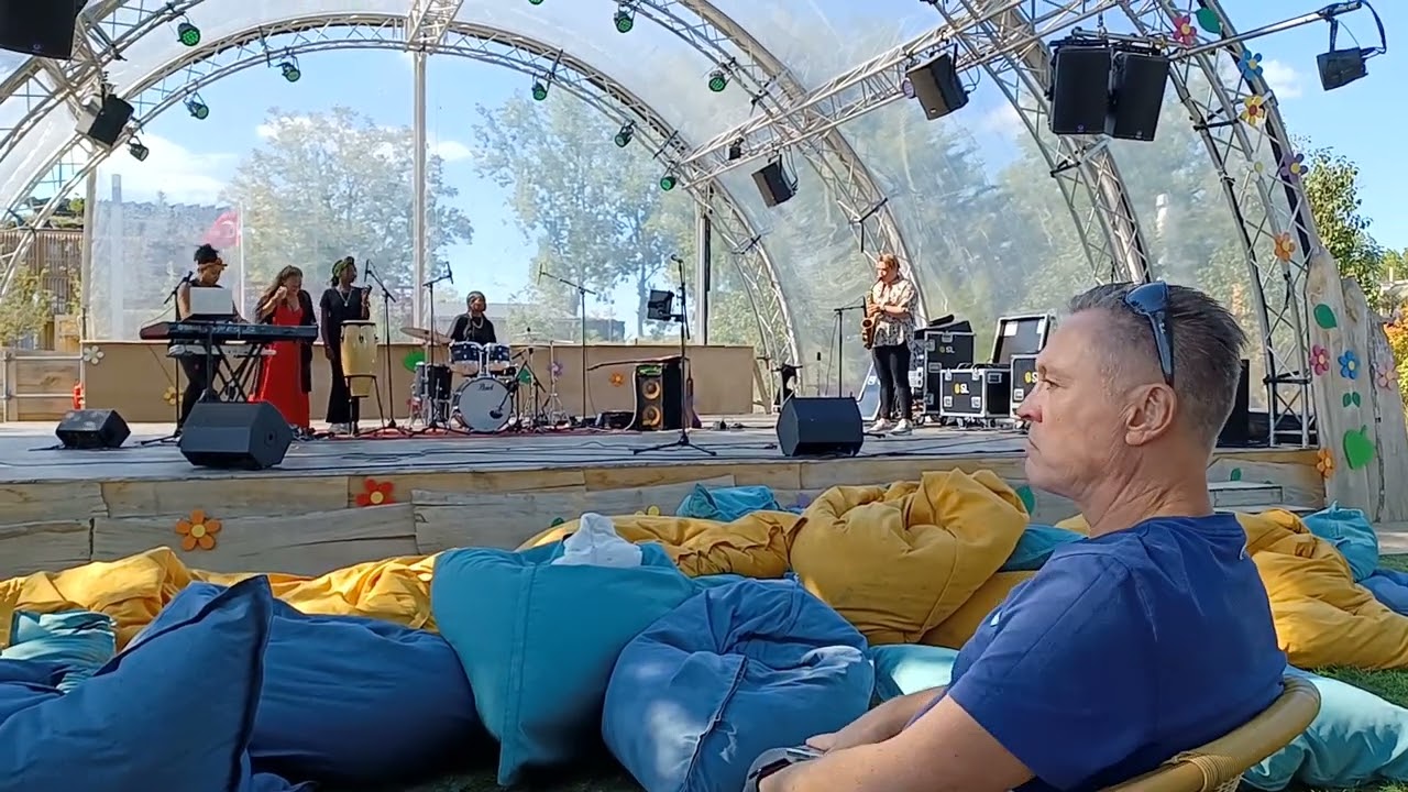 Ladiesjam & Friends Lunchconcert bij de Floriade - 'Isn't she lovely instrumentaal en welkomstwoord'