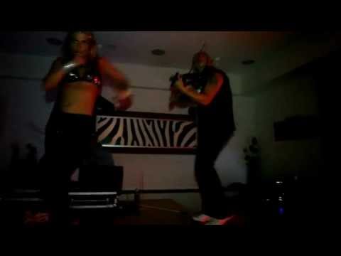 Mario Rucner oduševio sve prisutne svojom violom na otvorenju lokala Stripes