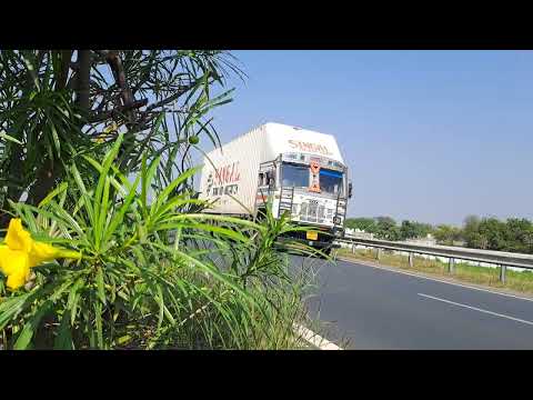 INDIAN TRUCKS MOST HIGH SPEED RIDEING ON THE HIGHWAY/AMEGING/INDIAN TRUCKS