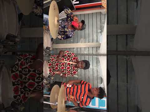 OMG 😱 what's is wrong with this Drummer? I am short of words, see for yourself 😳😳😲