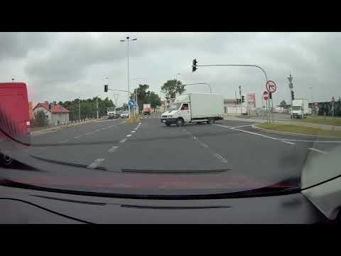 Przejazd dostawczego na czerwonym Giełda Bronisze Warszawski Zachodni