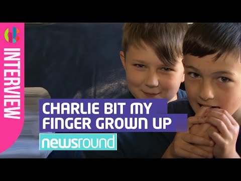 「查理咬我」可愛小兄弟長大了！ (Charlie Bit My Finger' boys grow up! - CBBC Newsround)