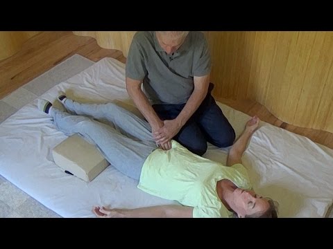 Treatment of the Ileocecal Valve: learn this shiatsu technique to improve digestion