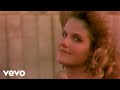 Trisha Yearwood - She's In Love With The Boy