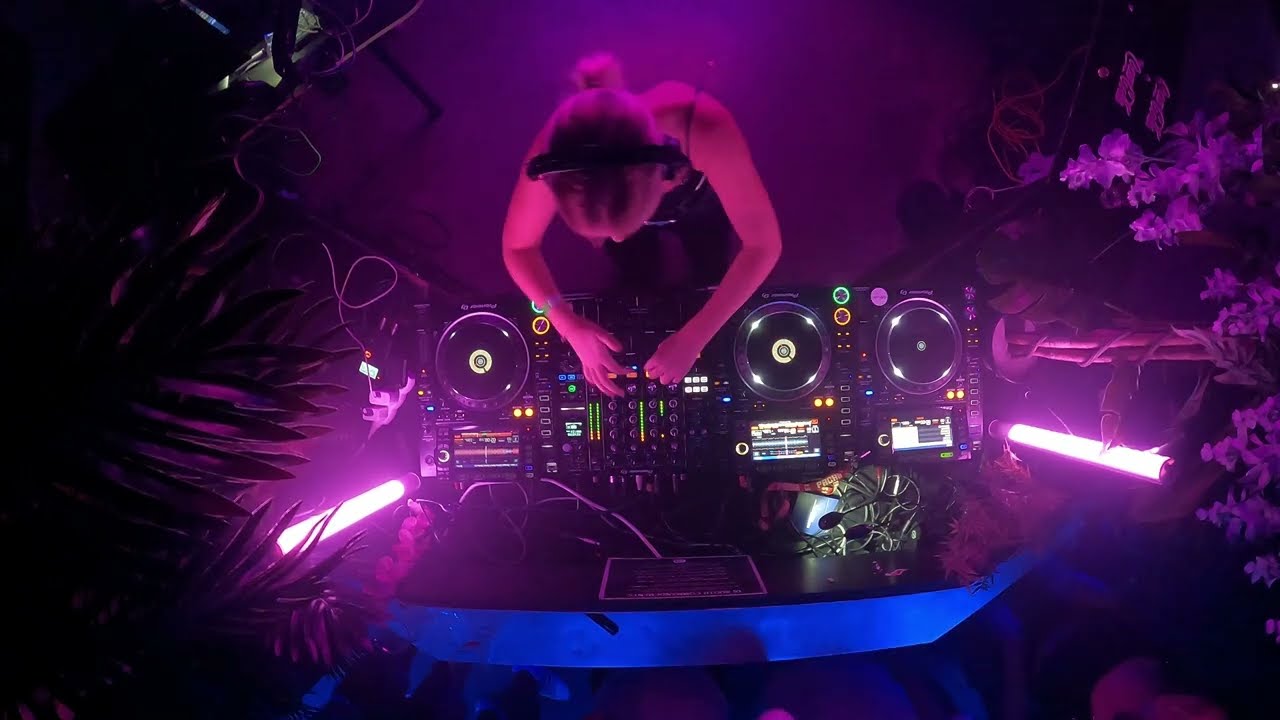 Juwlz in Club Capital, Antwerp for '3 Years Techno & Bliss'