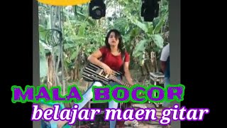 Download lagu Mala bocor lagi maen gitar😂😂😂😂😂🎉🎉 mp3