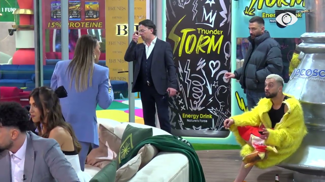 “Gjesti ma jep gotën”/ Gerta debaton me Laertin dhe banorin: Jeni të shëmtuar, nuk u vjen turp