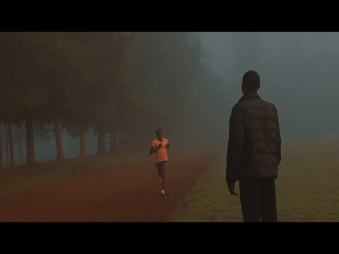 Egy lány hosszú futása trailer