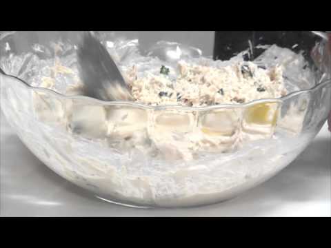 A culinarista Renata Bonorino prepara um petisco delicioso