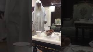 Download lagu SHEIKH ALI AL HUDHAIFY in his house #shorts mp3