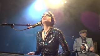 KITTY , DAISY & LEWIS . No action . la Maroquinerie PARIS