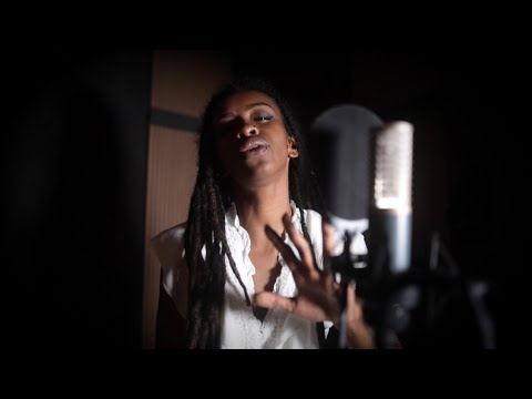 Jamily Jeanne - Talking To The Moon (Bruno Mars) | Cover