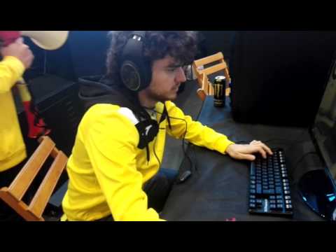 Momentazo en el stand de eMonkeyz en la GranadaGaming 2k17