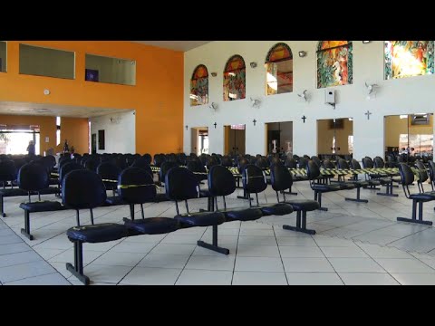 Igrejas abrem as portas com número reduzido de fiéis em missas