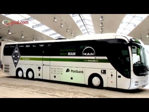 Борусия Мьонхенгладбах представи новия си автобус с помощта на ... кон