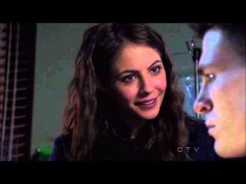 thea and roy 1x17 first kiss