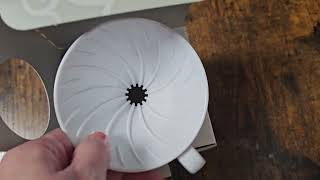 Hario plastový dripper na kávu V60-01 bílý