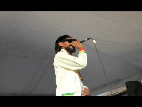 Waiting for your love D30 Ft Escuadron Patriota