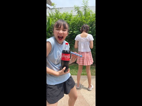 พี่เคทโดนบรีแอนน่าแกล้ง กระโปรงเปียกแน่! The funniest prank by Brianna #Shorts