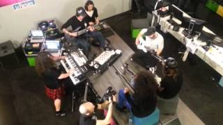 Shaka Ponk en session live au Parisien - On the ro&#39;