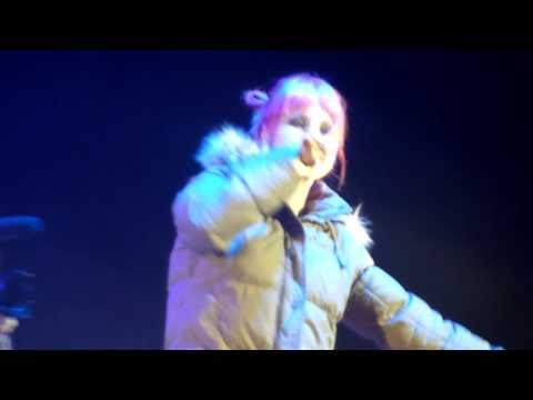 B.o.B - Airplanes ft. Hayley Williams (London O2 Arena 13/11/2010)