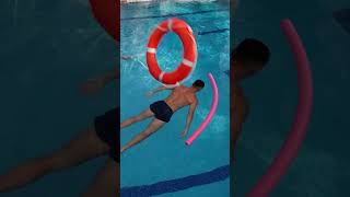 Una PERSONA NECESITA AYUDA en la PISCINA y le SALVO la VIDA!