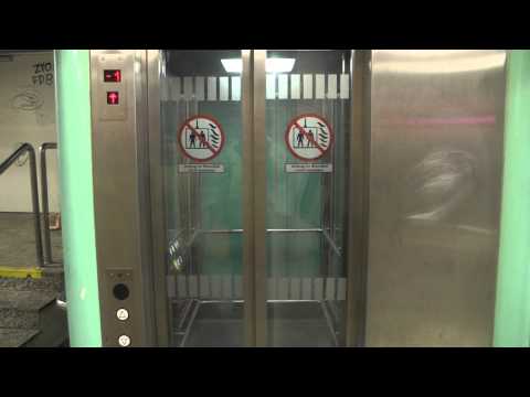 ThyssenKrupp elevator, Fahrstuhl, Aufzug, lift,  Bahnhof Hamburg-Altona, 13-12-'14