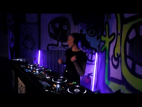 Sofie Sapuna live at KripsKunstbar Cologne, Germany