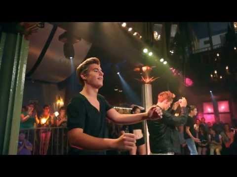 annes Café - Ian Thomas - Naked