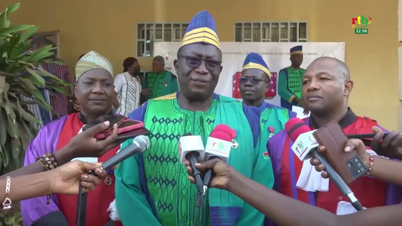 Distinctions honorifiques : 24 enseignants-chercheurs et chercheurs burkinabè décorés